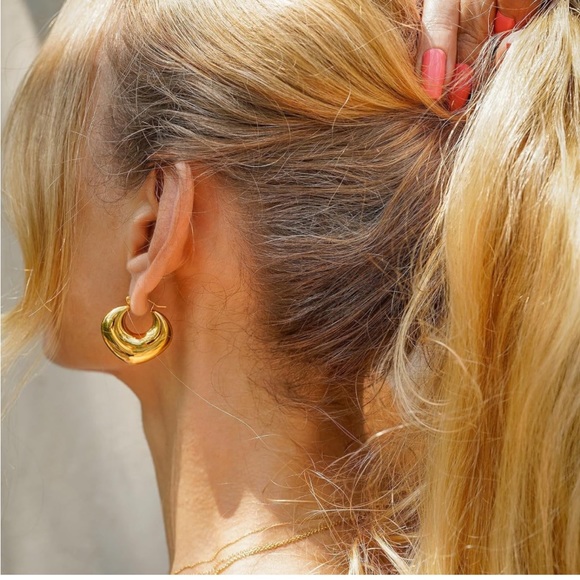 🔥 2 pair of Huggy Chunky Dangle Earrings-NWT - Picture 3 of 7